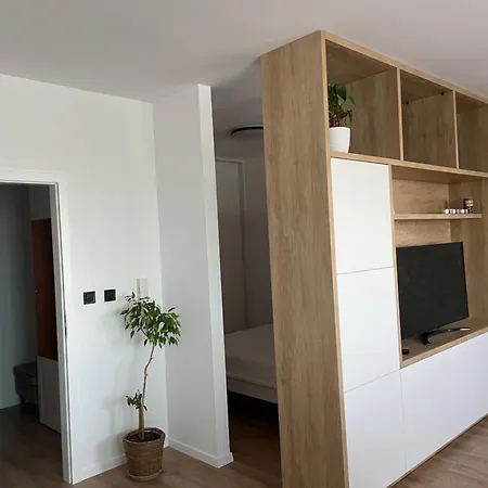 Petronela S Parkovacim Miestom Pressburg