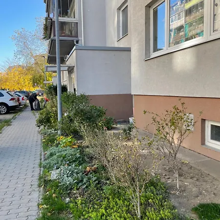 Petronela S Parkovacim Miestom * Pressburg