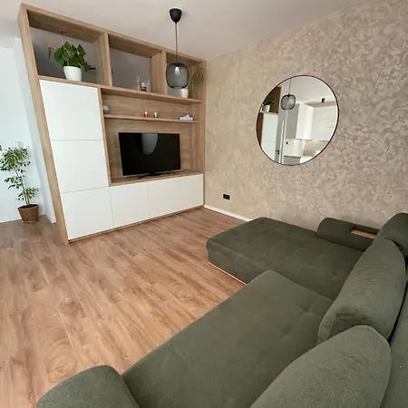 Petronela S Parkovacim Miestom