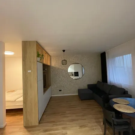 Petronela S Parkovacim Miestom