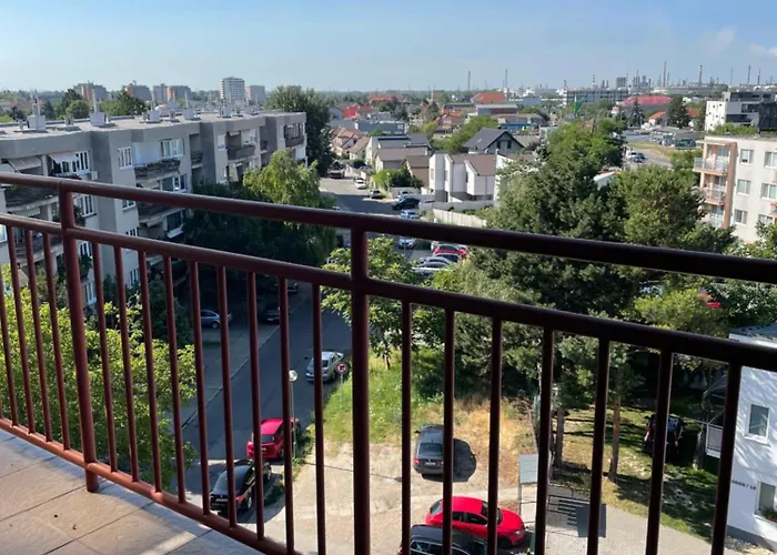 Petronela S Parkovacim Miestom Daire *