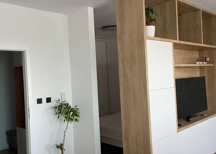 Petronela S Parkovacim Miestom Bratislava