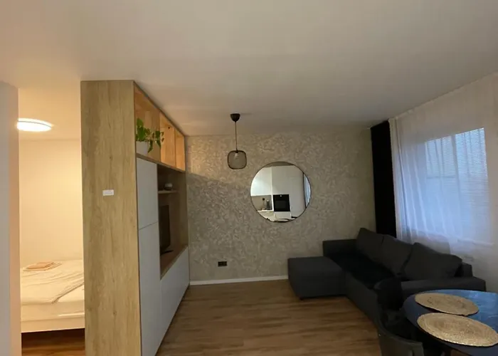 Petronela S Parkovacim Miestom