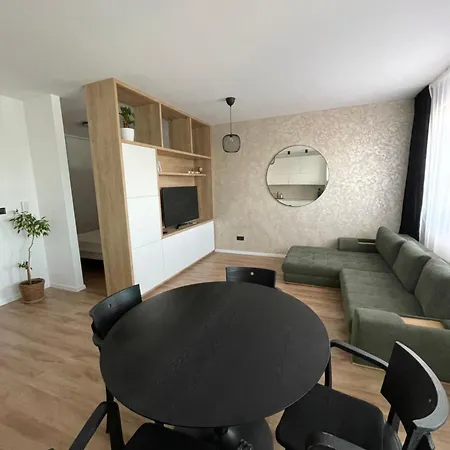 Petronela S Parkovacím Miestom *