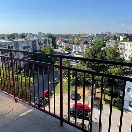 Petronela S Parkovacim Miestom Apartmán *
