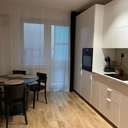Apartmán Petronela S Parkovacim Miestom *