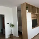 Petronela S Parkovacim Miestom Bratislava