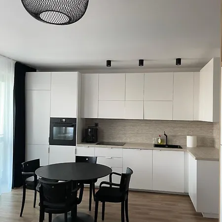 Petronela S Parkovacim Miestom Apartament *