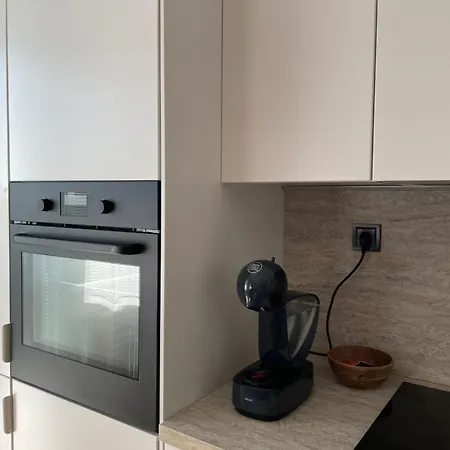 Petronela S Parkovacim Miestom Apartment